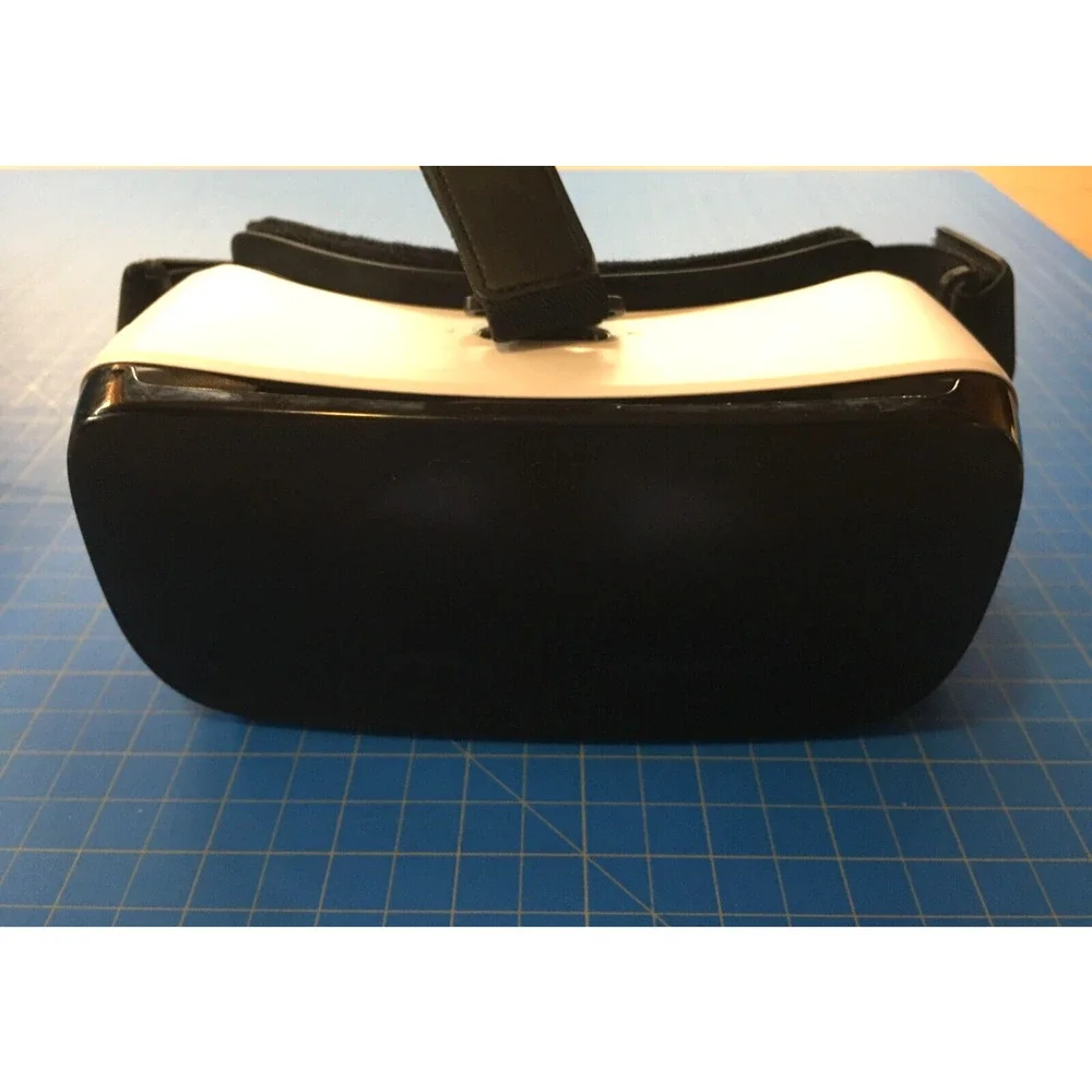 Samsung Gear VR Compatible With Note5/S6 Edge+/ S6/S6 Edge - CIB Complete In Box